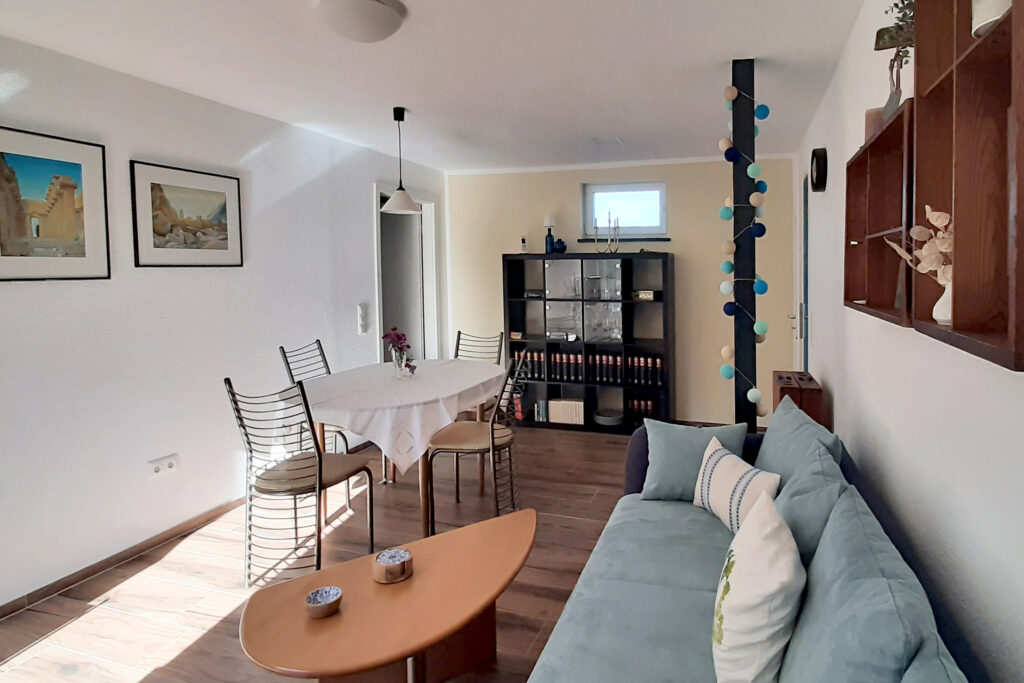 Blick von der Sofaecke aus in Wohnzimmer